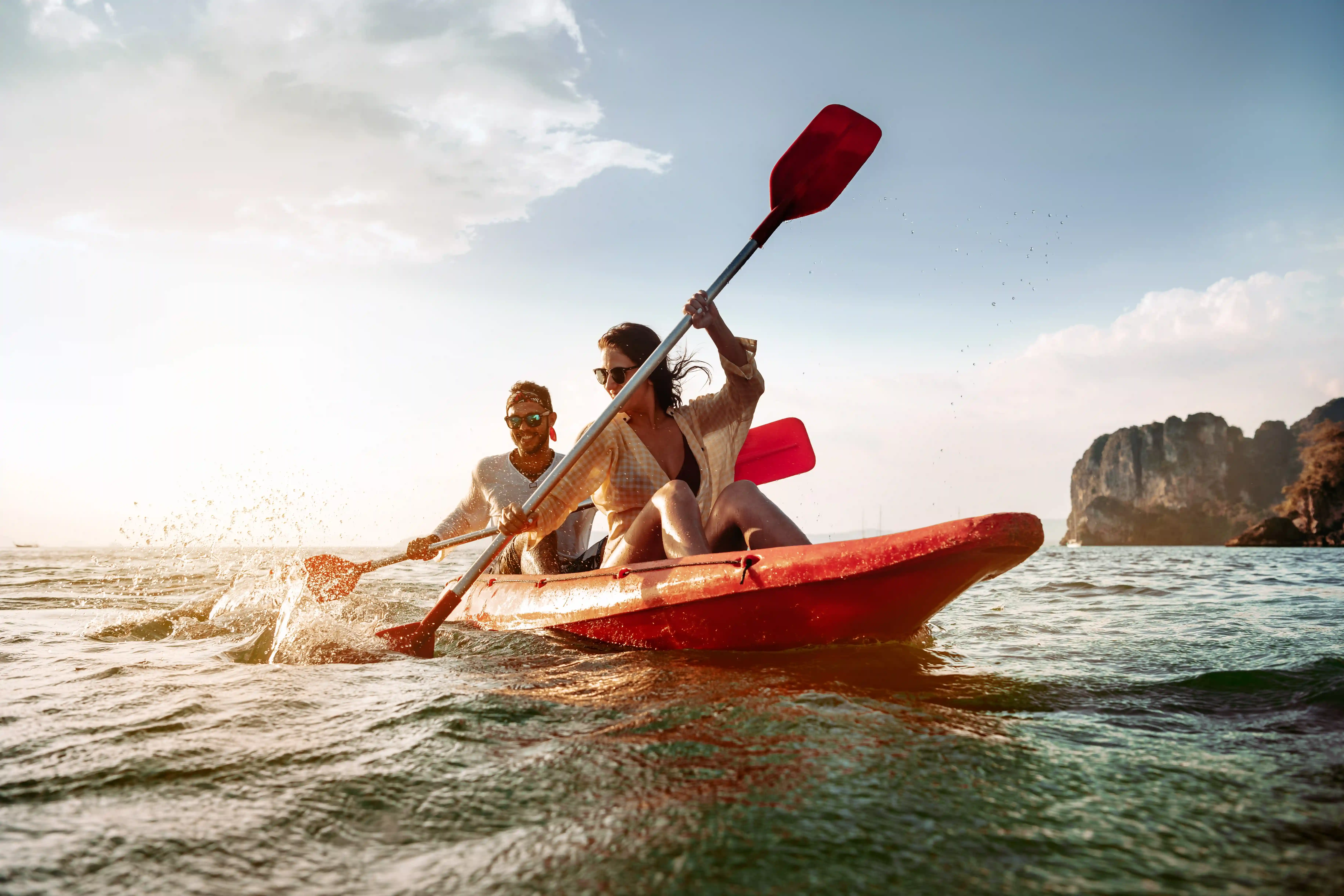 Pareja en canoa